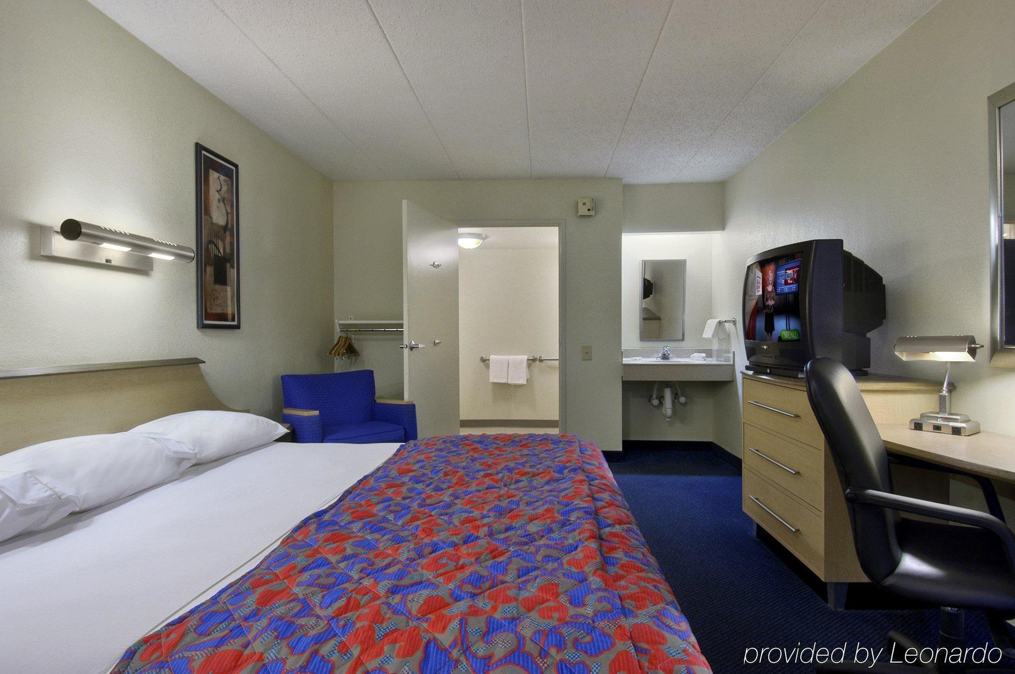 Red Roof Inn Columbus West - Hilliard New Rome Экстерьер фото