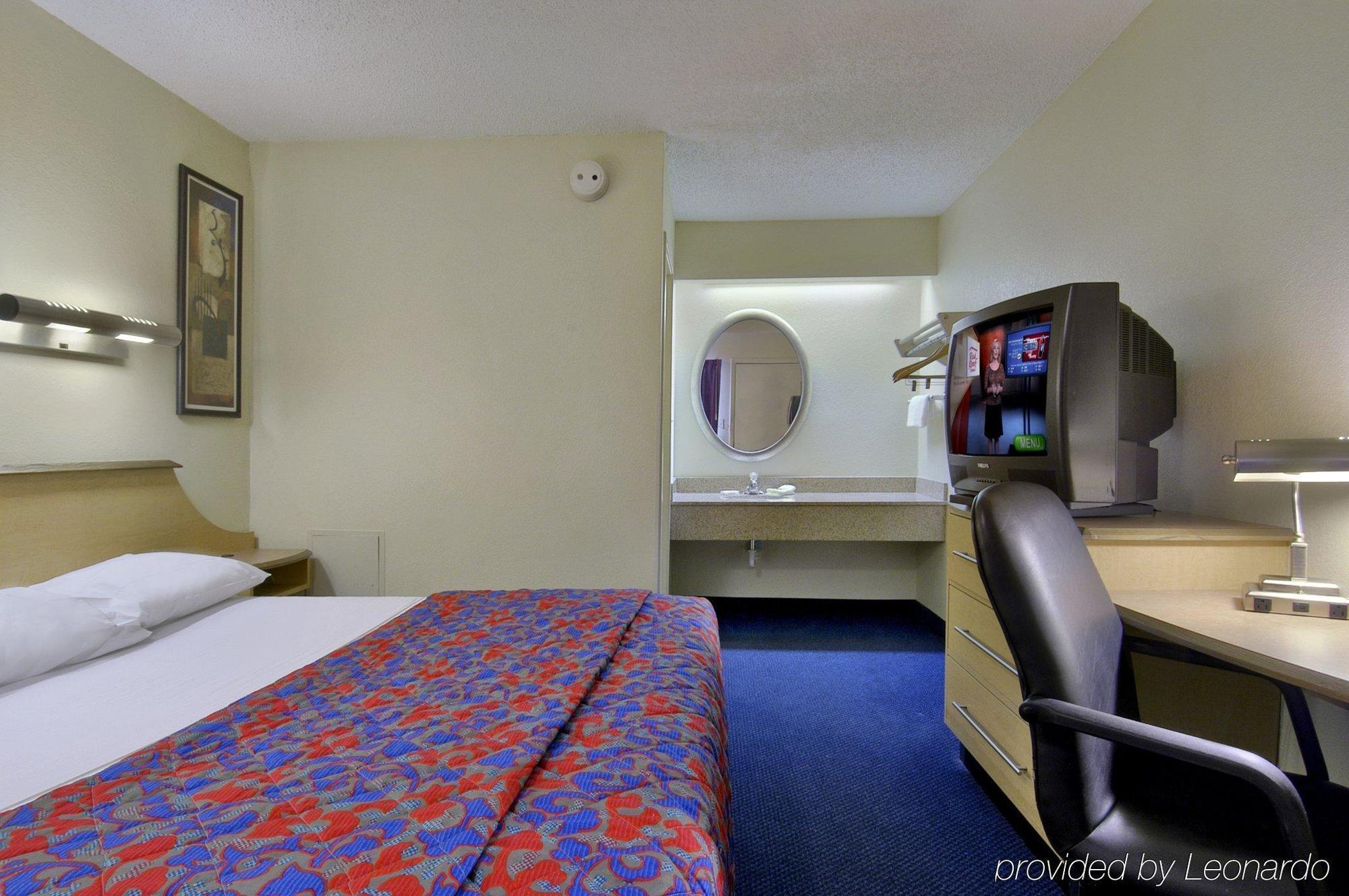Red Roof Inn Columbus West - Hilliard New Rome Экстерьер фото